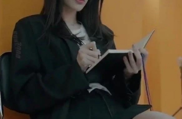 李小璐获得京圈大佬指点？与张庭合拍视频，准备进军直播界