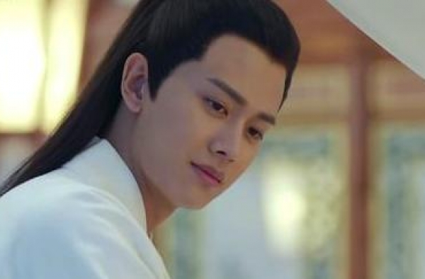 《锦衣之下》之现代版93：今夏心情不好，陆绎情不自禁靠近今夏