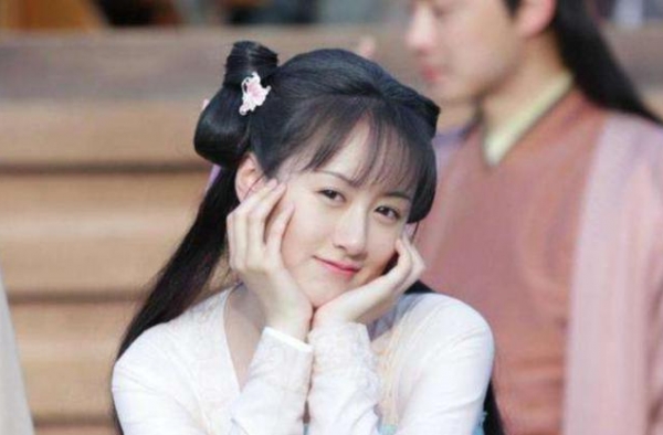 《琉璃》女主哭不出来，演技太假？换杨紫不就是《香蜜》吗