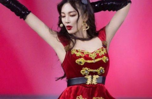 乔欣颜值突然变高，白富美身份再添实锤，乔欣说想娶她的人很多