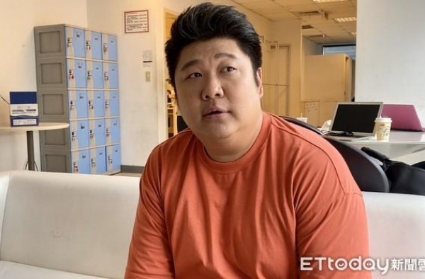 小娴热恋ing哈孝远曝何守正军人作息：我们渐渐疏远了