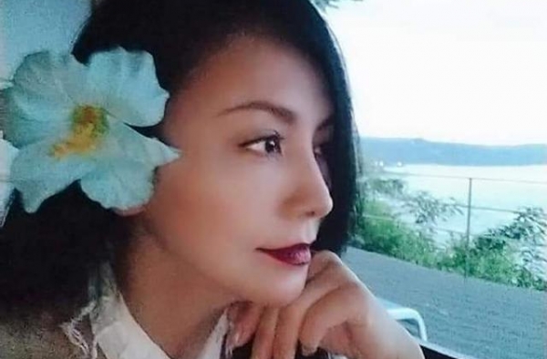 52岁田丽罕露面，下巴拔尖脸部充气感严重，被指网红风太浓