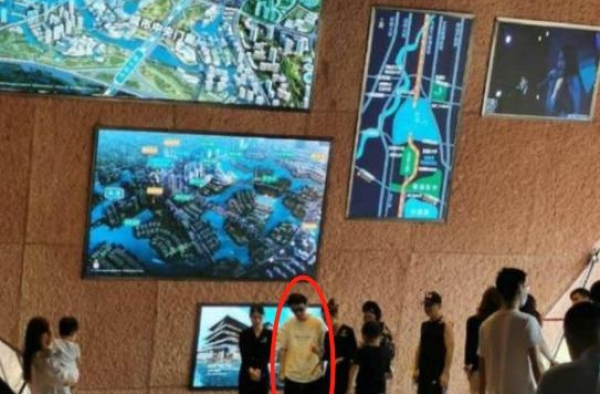 王思聪又带美女看豪宅，一套房售500万？新女友身份疑曝光