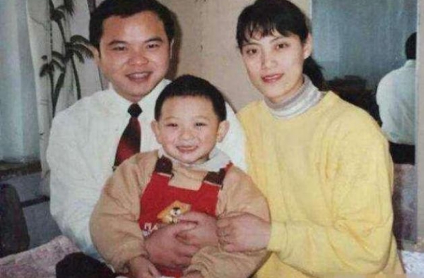 黄子韬爸爸去世，年仅52岁，身价200亿曾是儿子粉丝会会长