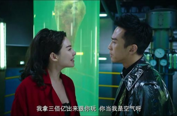 她的爱好是买钻石，买房子…