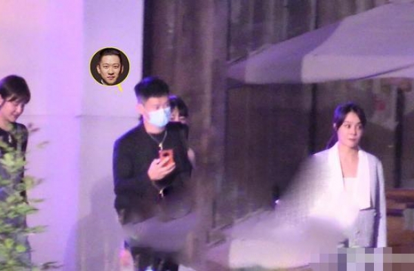 曹云金夜会仨美女，携其中一女子同车回家，却连她呕吐都不理