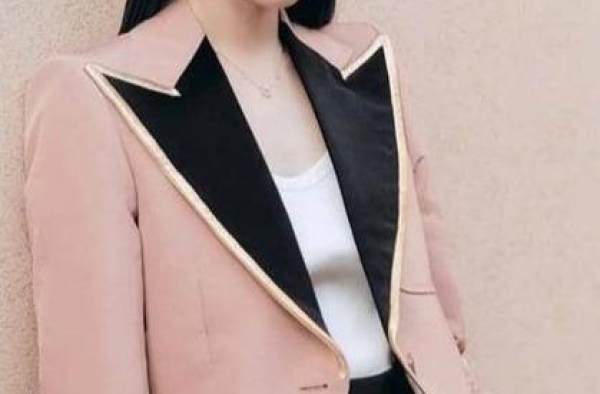 八卦：IU、杨幂、谭松韵、吴映洁、吴亦凡、万茜等。
