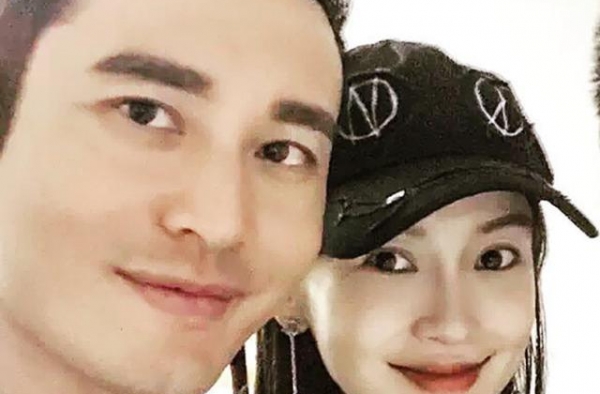 被造谣离婚胜诉后，baby与黄晓明隔空撒糖，穿情侣装恩爱如初