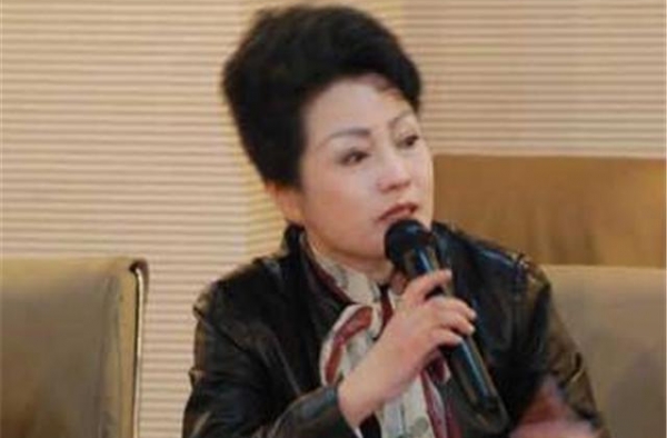 昔日＂广东一枝花＂侯玉婷，曾三拒央视，和霍震霆传绯闻无奈隐退