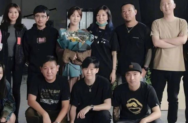 杨紫如愿以偿的和偶像赵薇合作，两人素颜意外曝光，都是真实状态