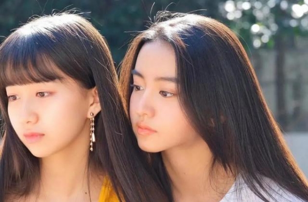 木村拓哉全家出游大女儿晒照 光希树林里烤地瓜
