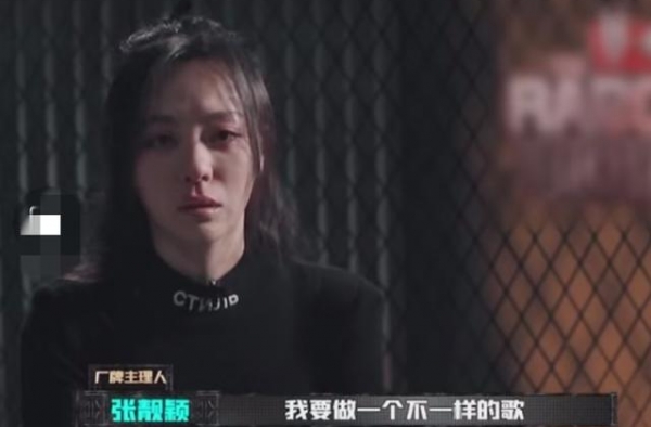 张靓颖公开新男友，张天爱的转发不小心了暴露了娱乐圈的友谊