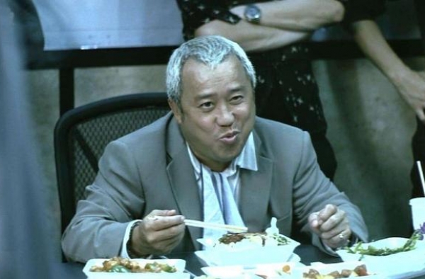 曾志伟已走出丧妻之痛？与红衣美女同框跳舞，开心地笑出了双下巴