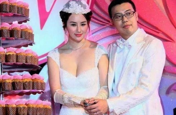 晶女郎孟瑶离婚后马上开启新恋情，曾被爆和萧正楠发展婚外情