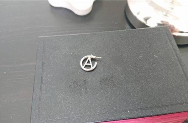 小鬼黄鸿升在他家留下浪漫线索 韩宜邦恸：二哥先帮你收好
