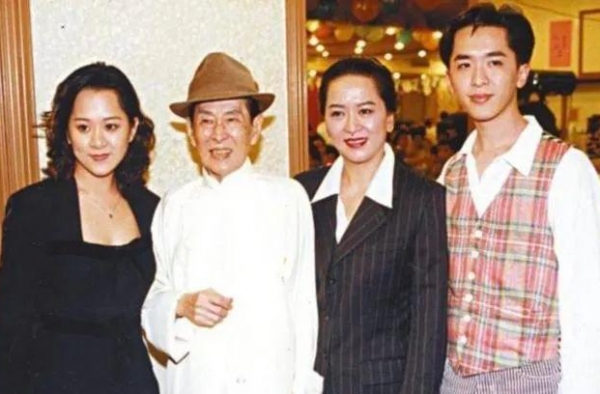 “四奶”被指有喜！53岁邓兆尊坚持不婚不育：绝不会让意外发生