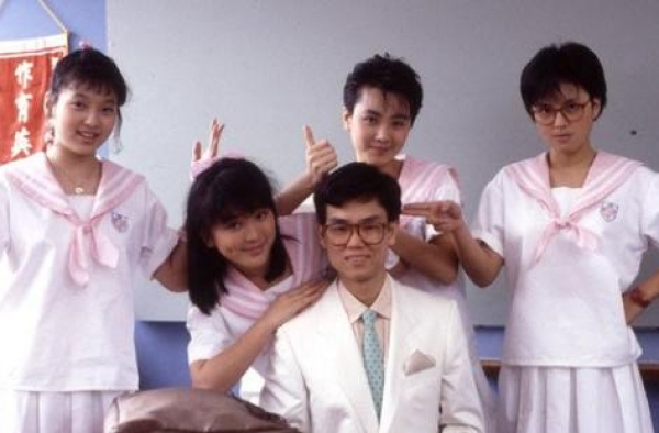 51岁袁洁莹生日照曝光，素颜消瘦显憔悴，网友直呼认不出