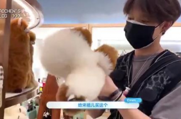 姚琛送礼物被怀疑另有它意，宋祖儿表情暴露：真心永远不会错付
