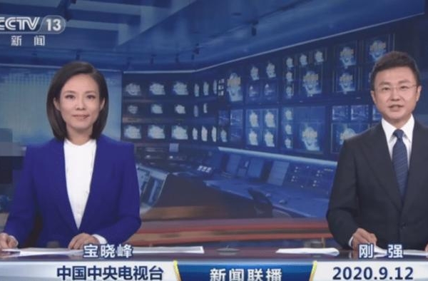 “金龟子”刘纯燕：女儿13岁早恋，交男友相恋8年，今近照曝光