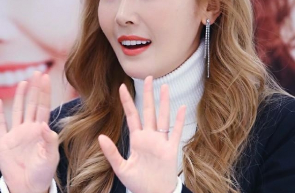 魅力之旅：韩国女星郑秀妍时尚写真之三