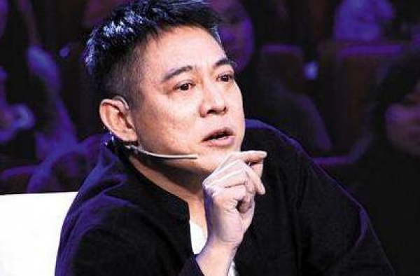 2005年，李连杰濒临死亡大小便失禁，愿100万买十元氧气枕