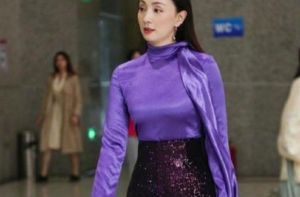 陶红的紫色穿搭，显示女人高贵、典雅的神秘韵味