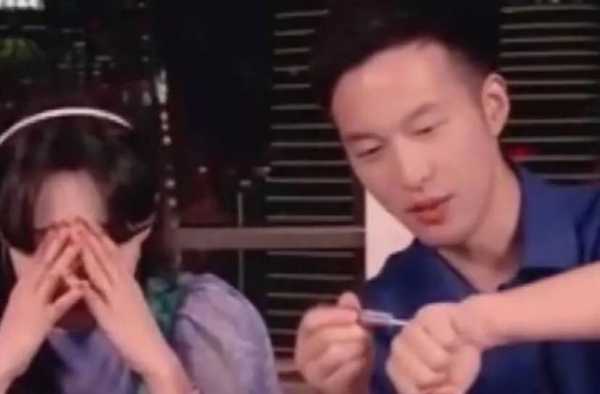 过往翻车频率太高，李诞大张伟小心翼翼捧郑爽，把“害怕”写脸上
