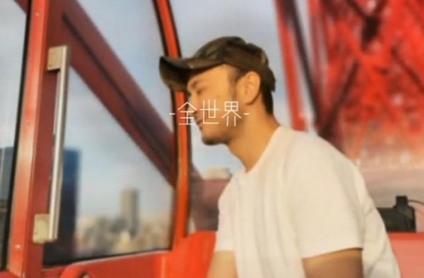 央视一哥公开秀恩爱！尼格买提混血妻子高调曝光，比撒贝宁老婆美