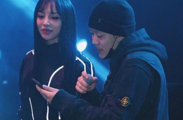 还在一起？李小璐与PG1情侣款项链被扒，晒美拍脖子吻痕抢镜