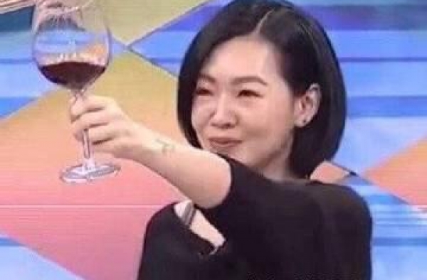 胡一天赵樱子传乌龙恋情，女方被疑摆拍炒作，为啥有事就骂女方？