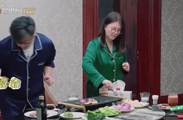 李湘家常饭曝光：菜品很“平常”，不是有钱人都看不出哪里炫富了