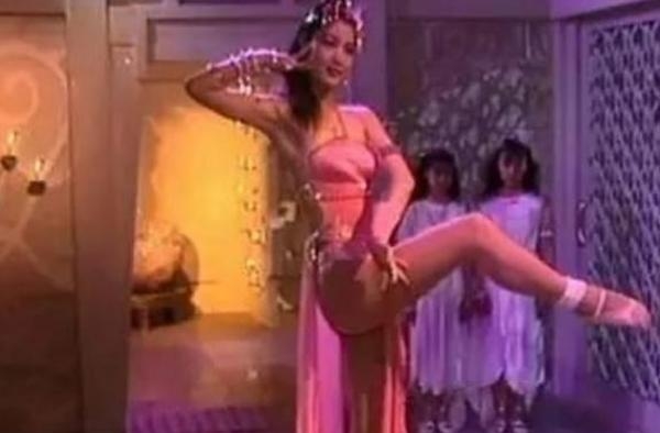 最经典的《封神榜》，服装风格大胆超前，女主演一度接受不了