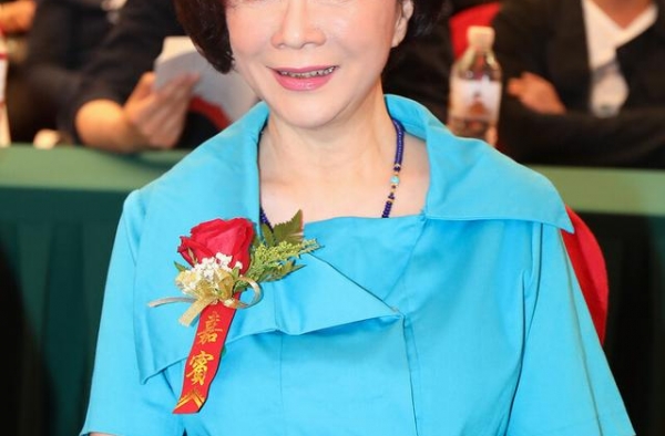 蔡明老师果然深藏不露，深藏”儿子34年，竟还是我们熟知的他