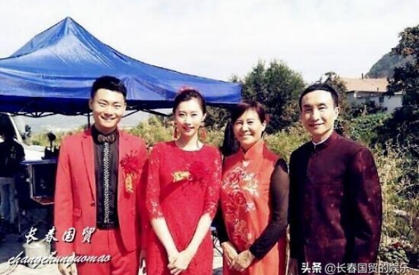 巩汉林29岁儿媳近照曝光，清纯靓丽大秀完美好身材