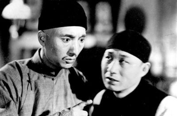 2001年梁左在家中猝死，王朔哭着怒骂英达：比黄世仁还黄世仁