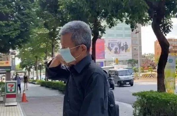 送爱子最后一程！小鬼黄鸿升爸爸憔悴现身，公开遗照和灵堂布置