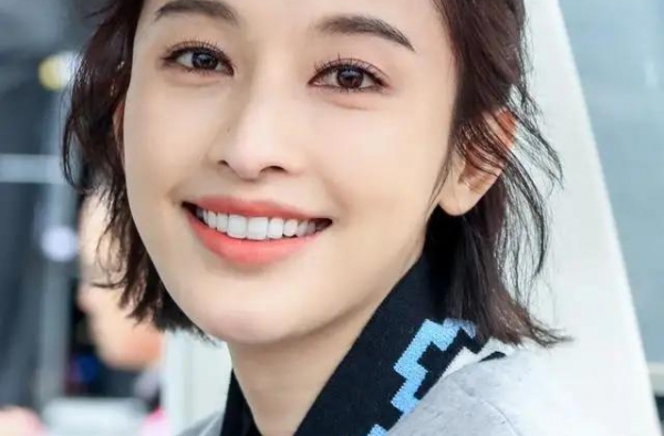 张俪精美图集：甜美迷人
