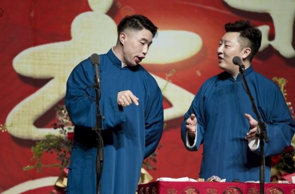 为什么？郭德纲不收学费，烧饼父母为了供他学艺，把房子都卖了？
