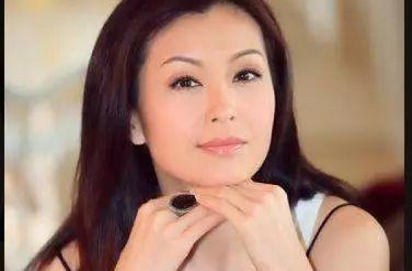 她21岁嫁50岁富豪，结婚半月丈夫去世，30岁二婚又嫁花心男
