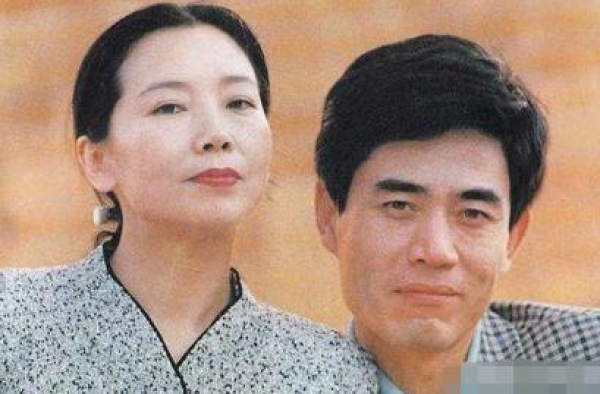 年轻时美貌倾城，演技不俗为丈夫退隐，陈宝国爱她46年初心不变