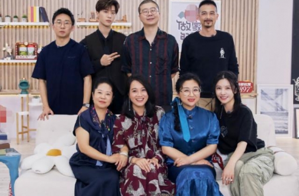 吴彤做客杨迪家，包贝尔女儿为吴中天化妆，听清称呼亲疏很显然