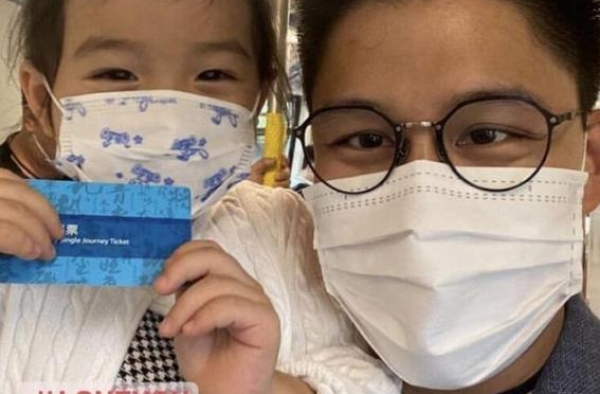 郭晶晶3岁女儿近照，扎小辫乖巧可爱，霍启刚配文太暖心