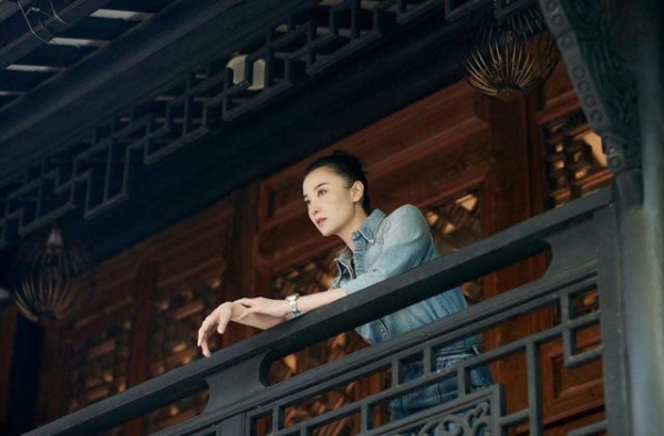 宋佳牛仔写真 率性洒脱彰显女性魅力