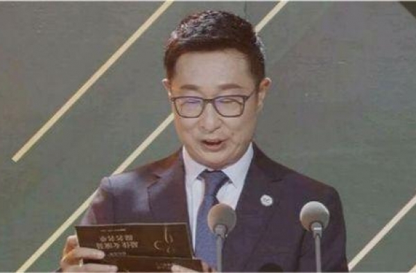 王一博粉丝要是够清醒就不该继续投票，“水漫金鹰”的锅他背不起
