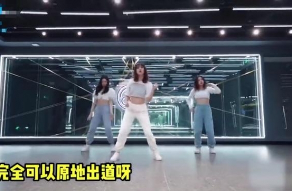 任正非小?女儿跳舞稳居C位，舞姿撩人长腿吸睛，欲进军娱乐圈？
