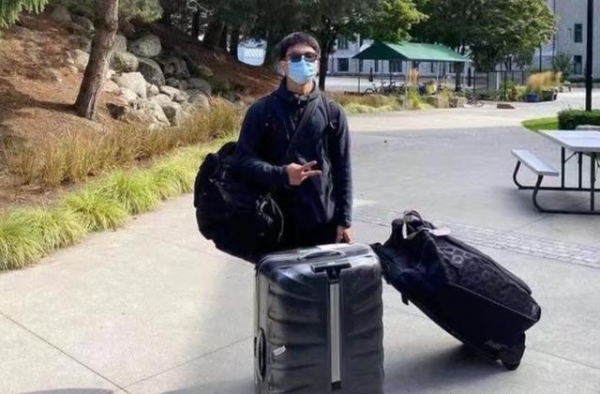 陈坤18岁儿子离家求学，对镜比耶心情好，陈坤不舍之情溢于言表