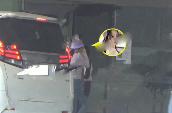李小璐“全副武装”现身整容医院，脖子贴白胶布疑动刀子