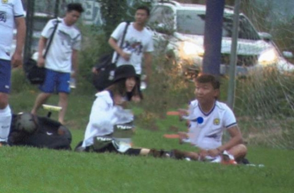 陈羽凡与小18岁女友现身，一身赘肉发福明显，女方外貌不输前妻