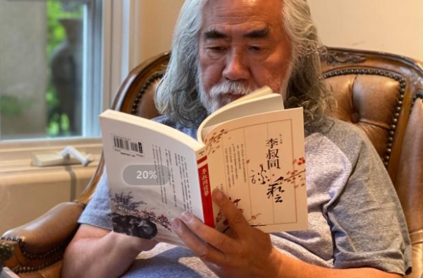 张纪中小31岁娇妻产后晒素颜照，这身材，哪像刚生完孩子