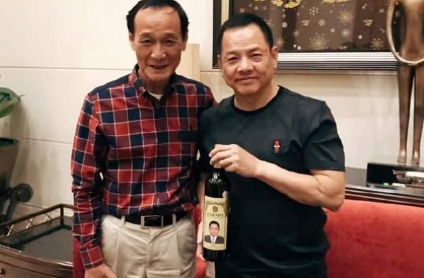 崩牙驹母亲80岁生日，在澳门大摆筵席，为何还请刘銮雄来参加？